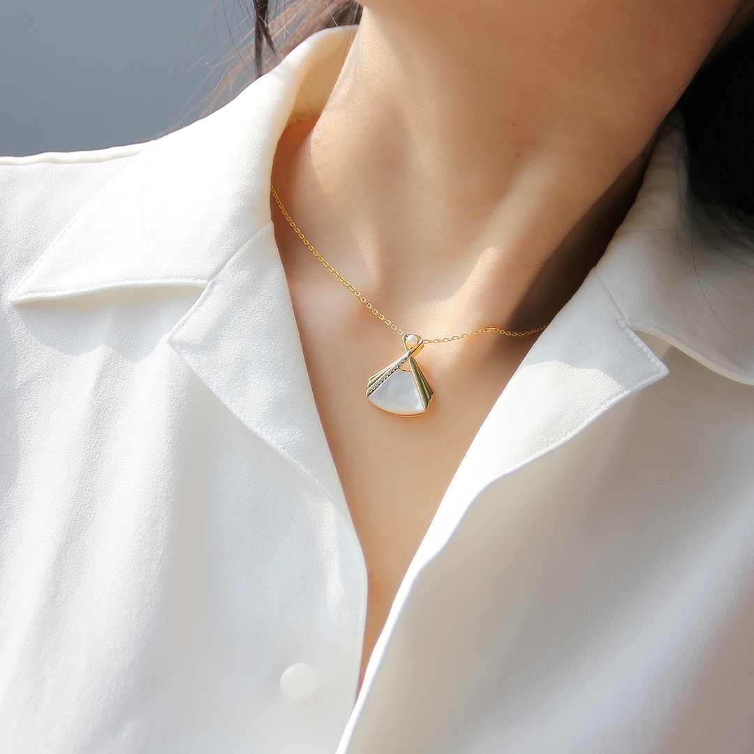 Fan Pendant Necklace